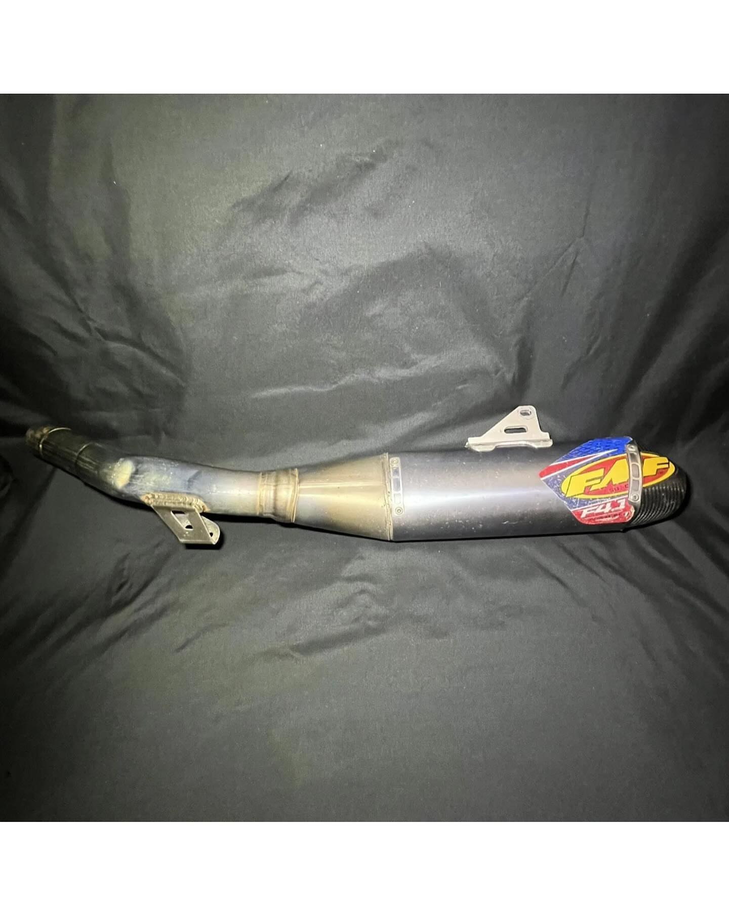 FMF 4.1 RCT Titanium/Carbon Exhaust Pipe Yamaha YZ450F 2014 2015 2016 2017 2018. FMF 4.1 RCT Titanium/Carbon Exhaust Pipe Yamaha YZ450F 2014 2015 2016 2017 2018.