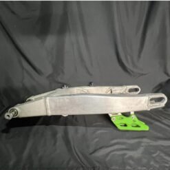 17-20 2020 Kawasaki KX250F OEM Swingarm 33001-0728 Swing Arm KX250 KX 250 20 17-20 2020 Kawasaki KX250F OEM Swingarm 33001-0728 Swing Arm KX250 KX 250 20