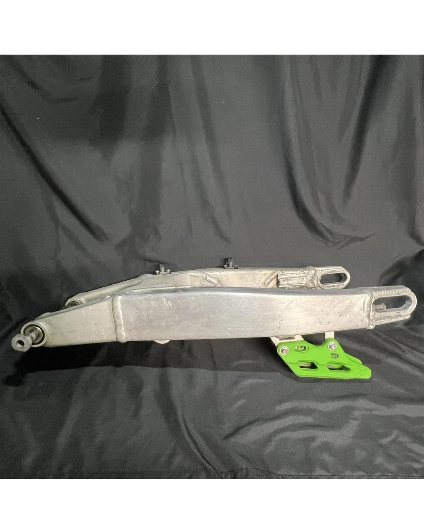 17-20 2020 Kawasaki KX250F OEM Swingarm 33001-0728 Swing Arm KX250 KX 250 20