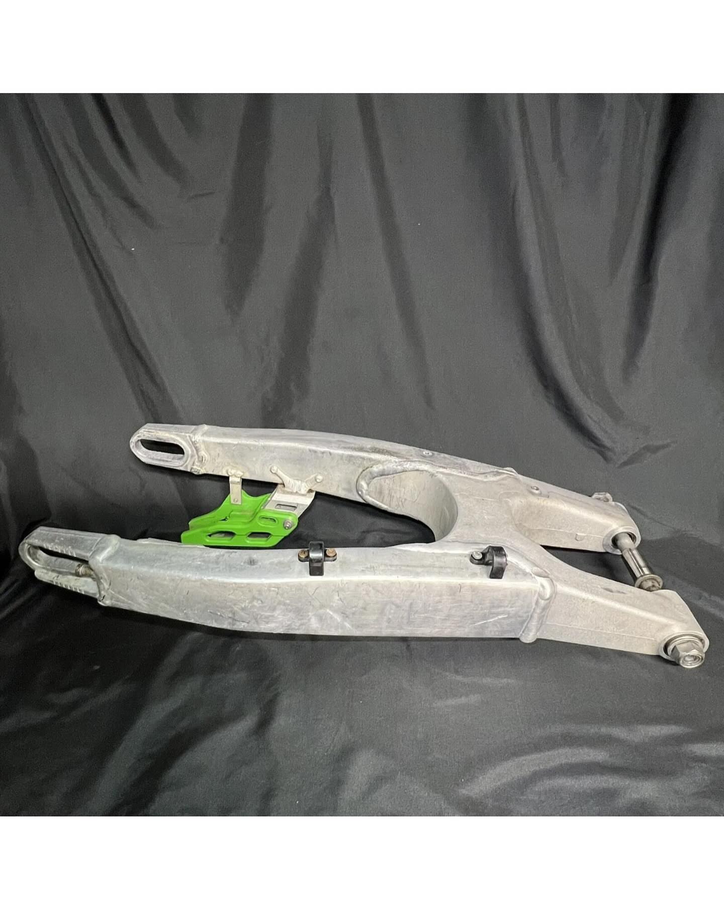 17-20 2020 Kawasaki KX250F OEM Swingarm 33001-0728 Swing Arm KX250 KX 250 20