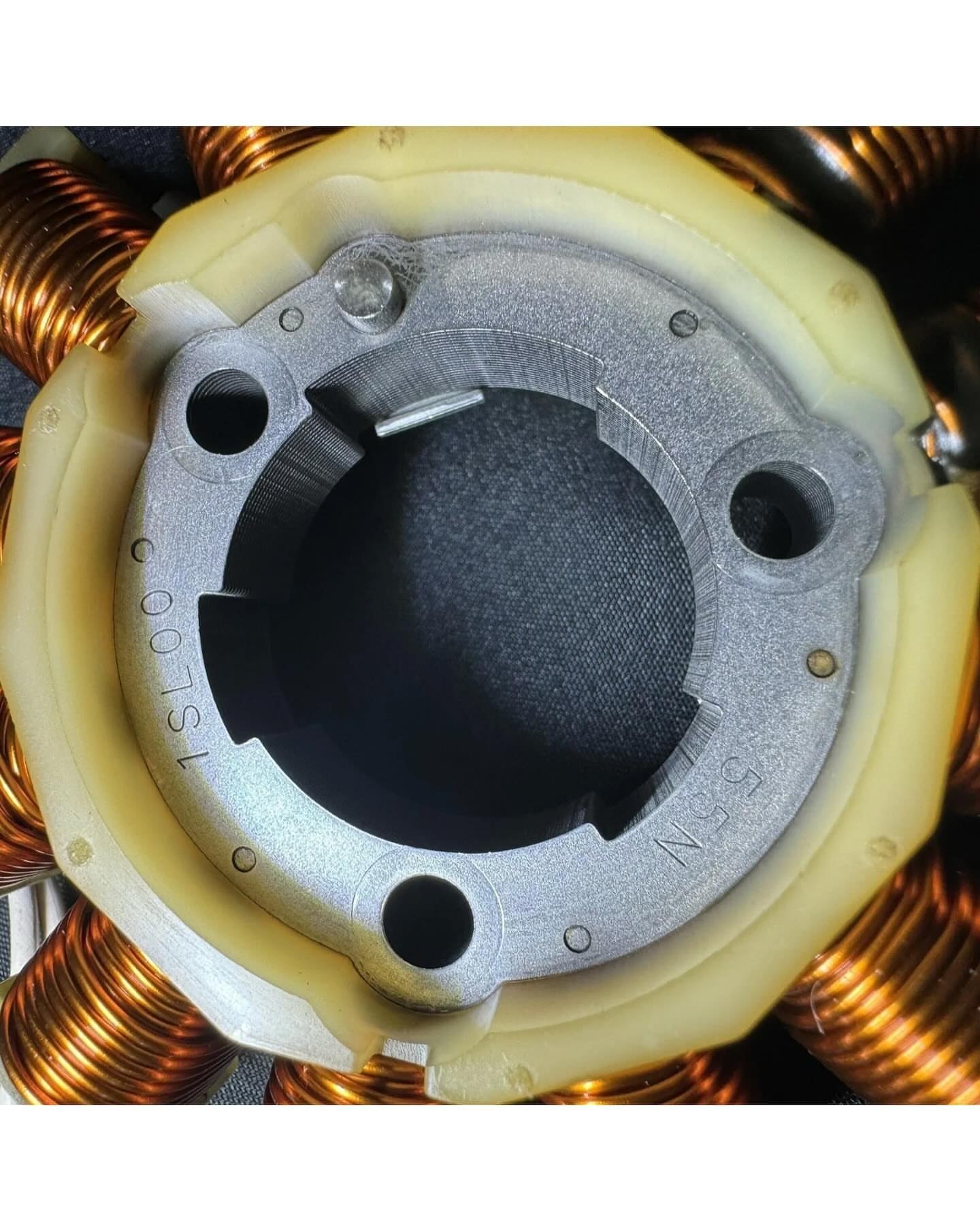 2016 Yamaha YZ450F OEM Stator Generator 1SL-81410-00-00 YZ250F 2014 2015 2017 2016 Yamaha YZ450F OEM Stator Generator 1SL-81410-00-00 YZ250F 2014 2015 2017