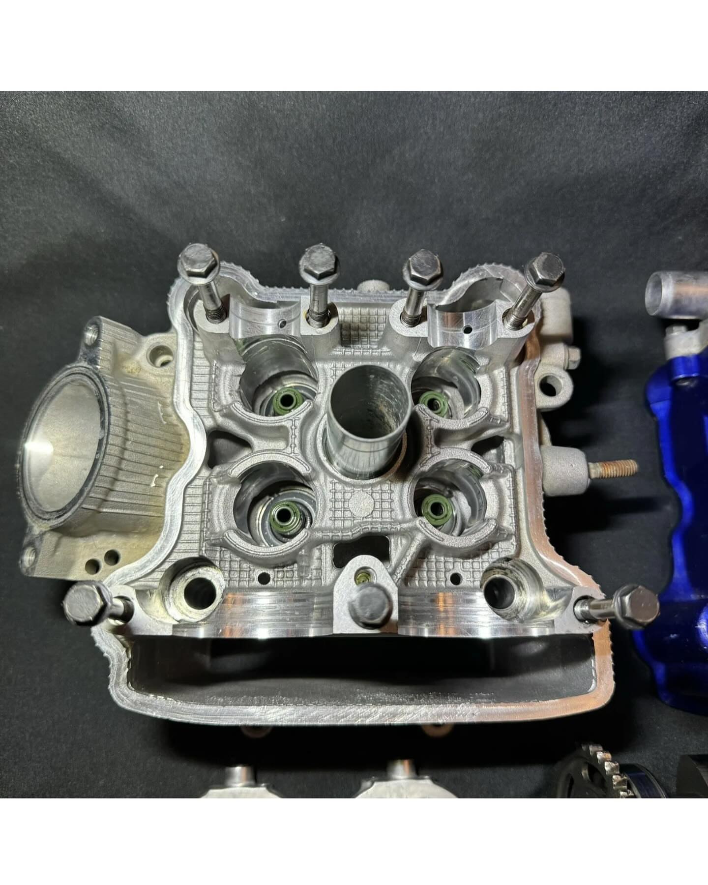 2020 - 2022 Yamaha YZ450F Cylinder Head OEM Engine Top End Camshafts Valves YZ450 2020 - 2022 Yamaha YZ450F Cylinder Head OEM Engine Top End Camshafts Valves YZ450