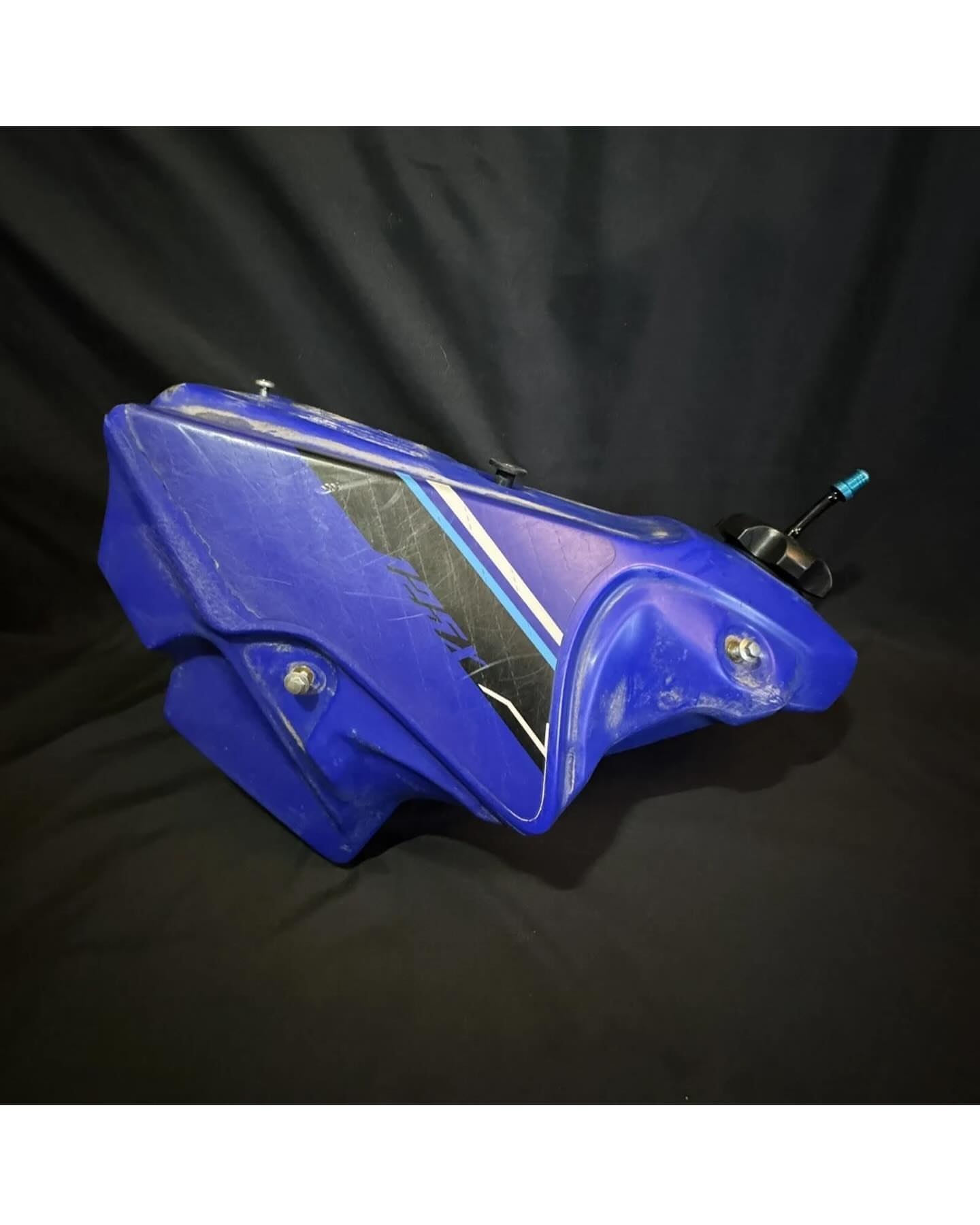 02-21 2020 YZ125 Gas Fuel Tank OEM Screw Cap Blue 1C3-24110-90-00 Yamaha YZ 125 02-21 2020 YZ125 Gas Fuel Tank OEM Screw Cap Blue 1C3-24110-90-00 Yamaha YZ 125