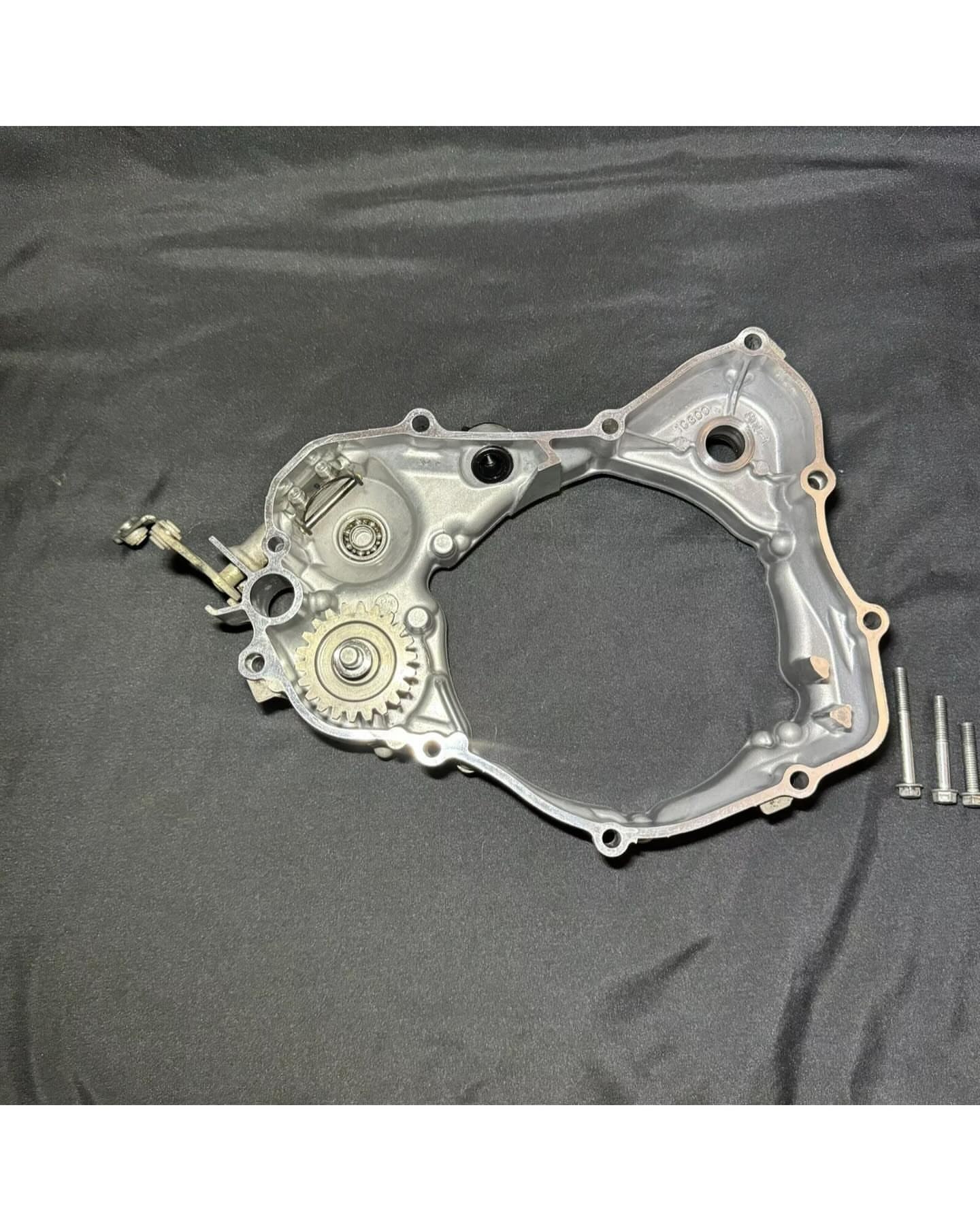 Best OEM Yamaha YZ125 YZ125X Inner Clutch Case Water Pump Casing With Hardware 06-22 OEM Yamaha front brake assembly Hydraulic front brake system Single-piston front brake caliper OEM front master cylinder with lever Factory brake hose and fittings Consistent and predictable brake modulation Designed for motocross and off-road use Direct bolt-on replacement, no modification required Compatible with YZ125, YZ250, YZ250F, YZ450, YZ450F, YZ450FX Durable OEM materials for long service life Strong stopping power in varied riding conditions Restores original factory braking performance