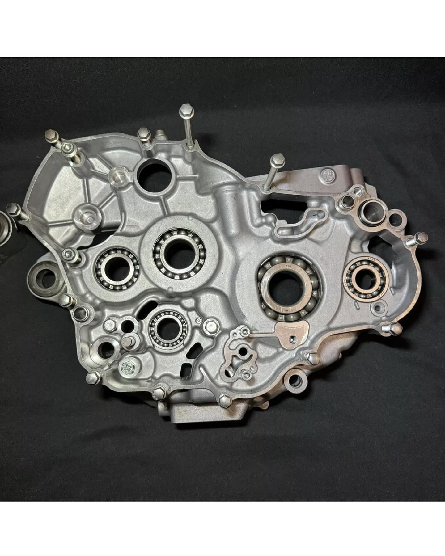 2018-2022 Yamaha YZ450F OEM Crankcase Pair 19-23 WR450F Stock Engine Crank Cases 2018-2022 Yamaha YZ450F OEM Crankcase Pair 19-23 WR450F Stock Engine Crank Cases