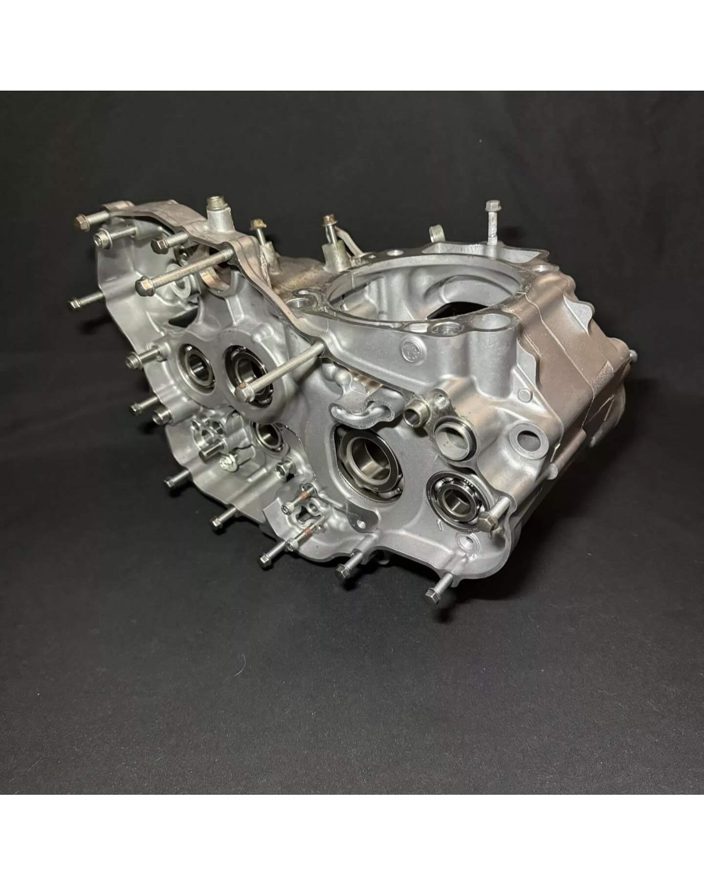 2018-2022 Yamaha YZ450F OEM Crankcase Pair 19-23 WR450F Stock Engine Crank Cases 2018-2022 Yamaha YZ450F OEM Crankcase Pair 19-23 WR450F Stock Engine Crank Cases