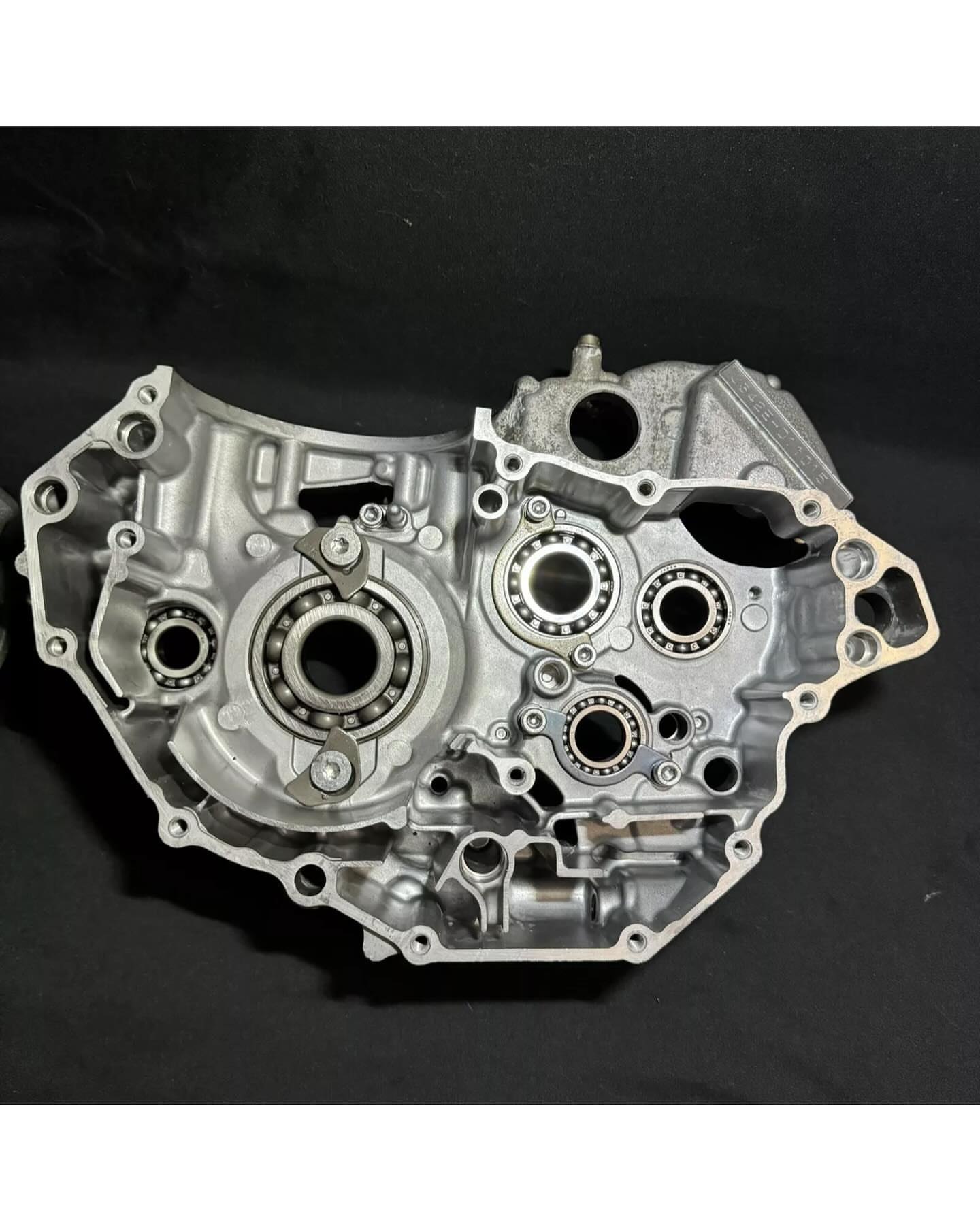 2018-2022 Yamaha YZ450F OEM Crankcase Pair 19-23 WR450F Stock Engine Crank Cases 2018-2022 Yamaha YZ450F OEM Crankcase Pair 19-23 WR450F Stock Engine Crank Cases