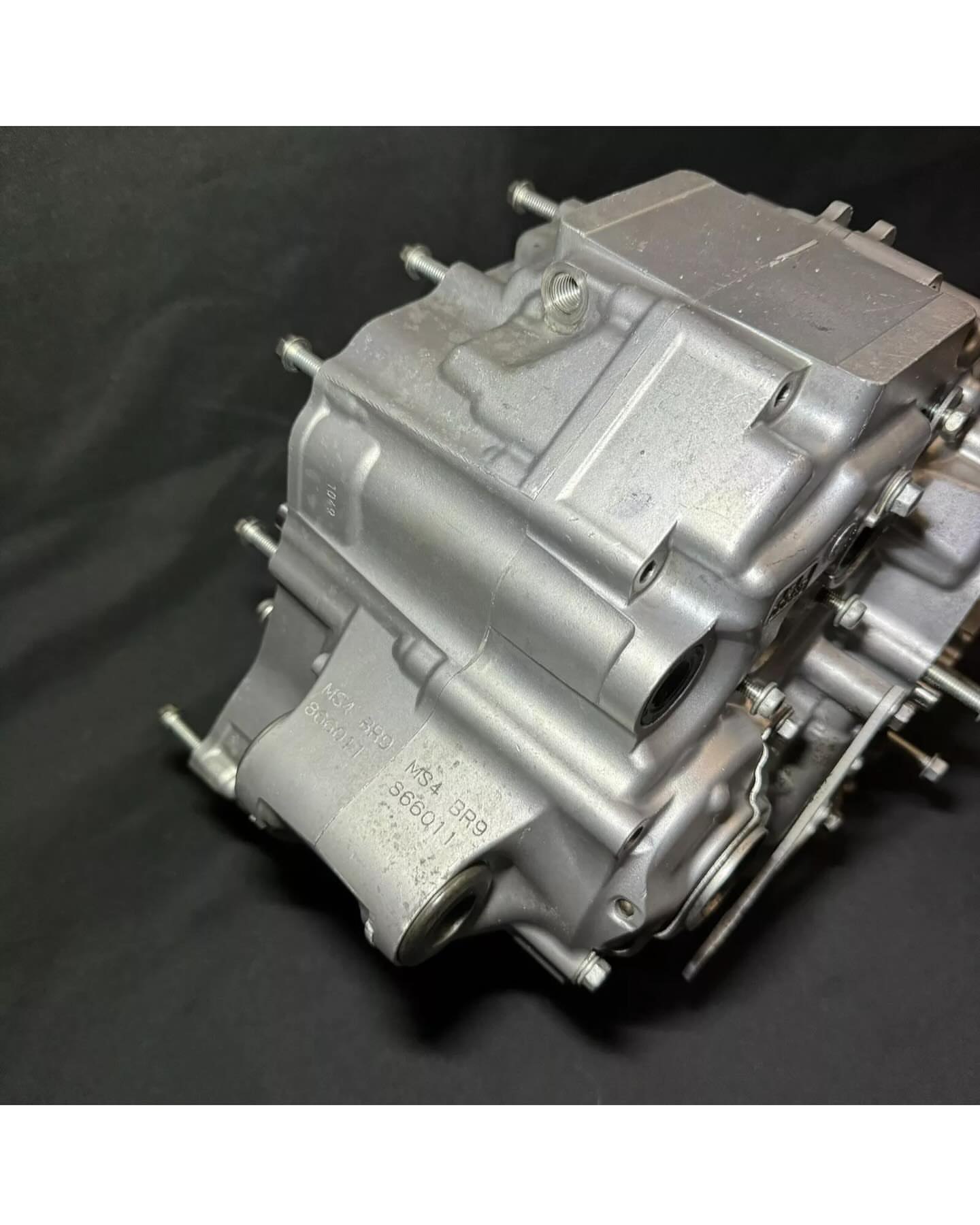 2018-2022 Yamaha YZ450F OEM Crankcase Pair 19-23 WR450F Stock Engine Crank Cases 2018-2022 Yamaha YZ450F OEM Crankcase Pair 19-23 WR450F Stock Engine Crank Cases