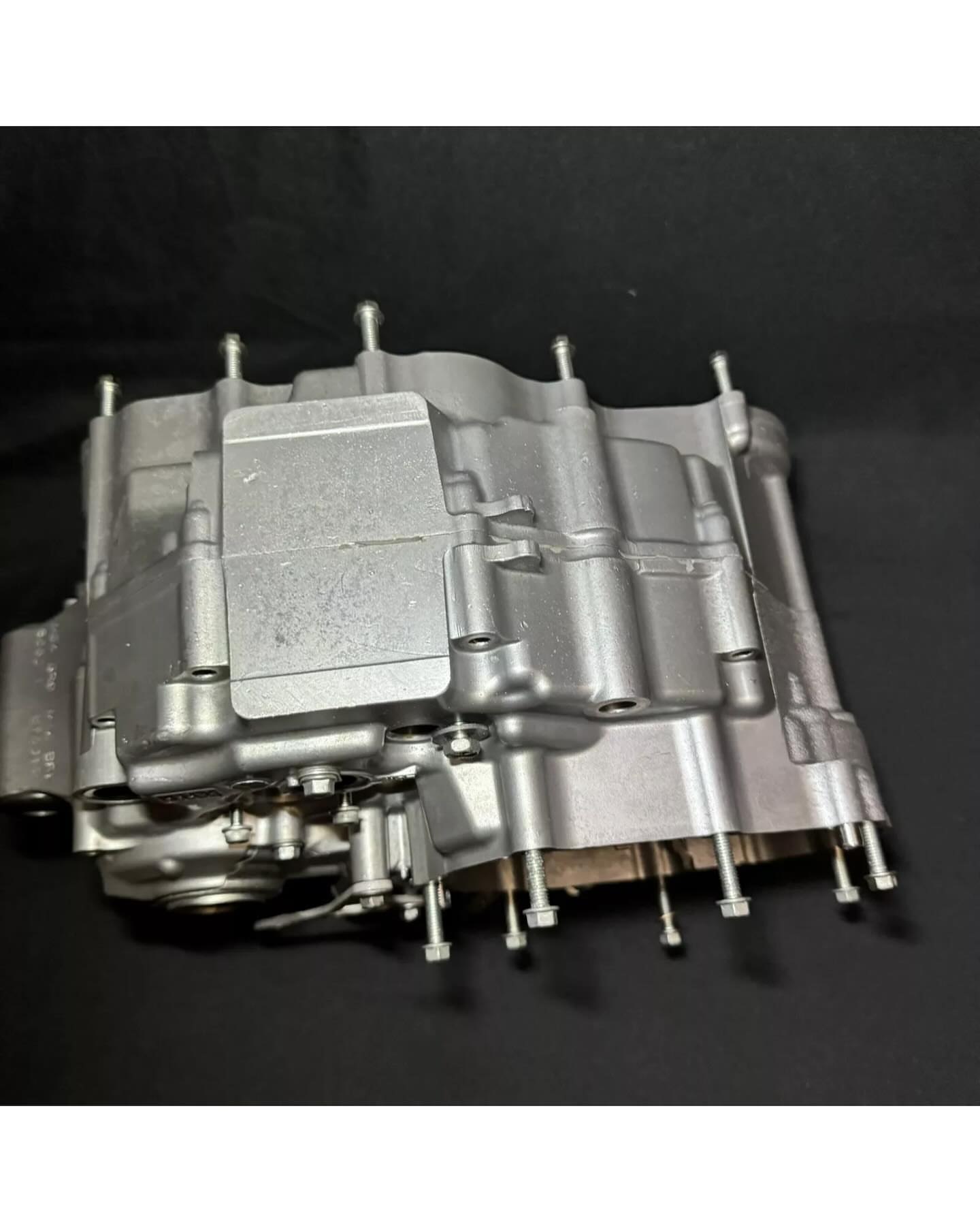 2018-2022 Yamaha YZ450F OEM Crankcase Pair 19-23 WR450F Stock Engine Crank Cases 2018-2022 Yamaha YZ450F OEM Crankcase Pair 19-23 WR450F Stock Engine Crank Cases