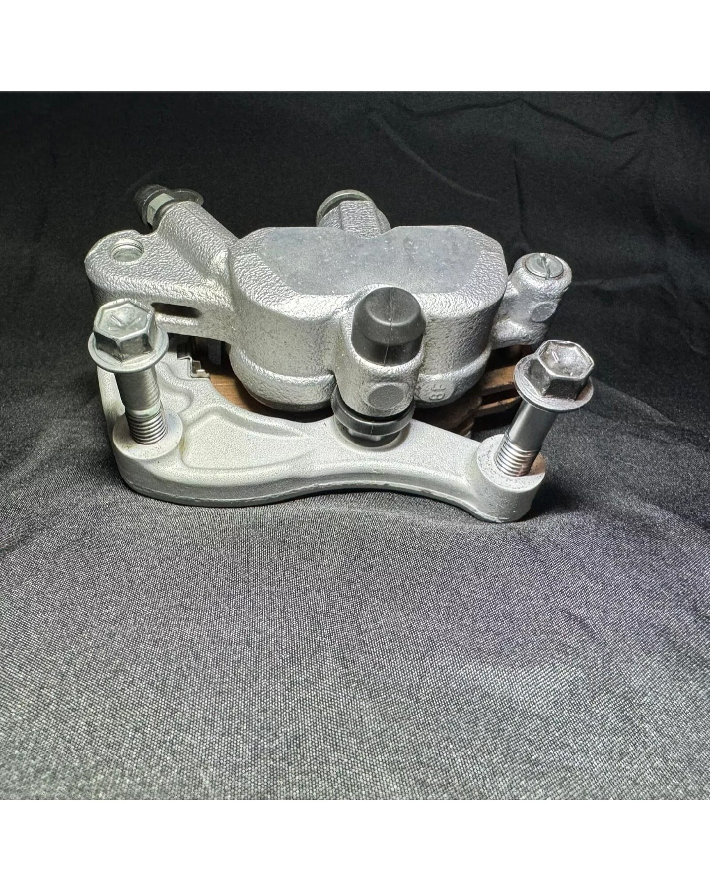 2020 16-21 YZ450F YZ 450F OEM Front Brake Caliper Bracket Pads B11-25807-00-00 2020 16-21 YZ450F YZ 450F OEM Front Brake Caliper Bracket Pads B11-25807-00-00